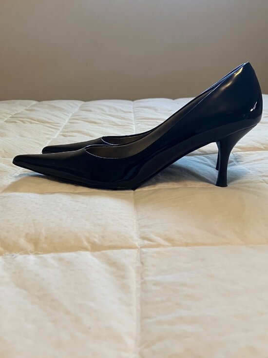 Nine West Shoes - Nine West Black Patent Leather kitten heel pumps